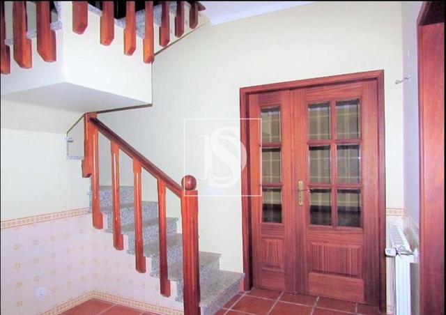 Moradia T5 em Alpiar�a