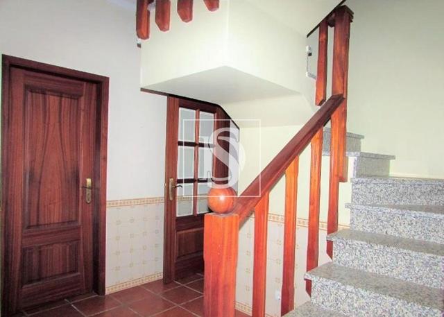 Moradia T5 em Alpiar�a