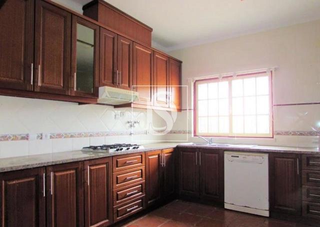 Moradia T5 em Alpiar�a