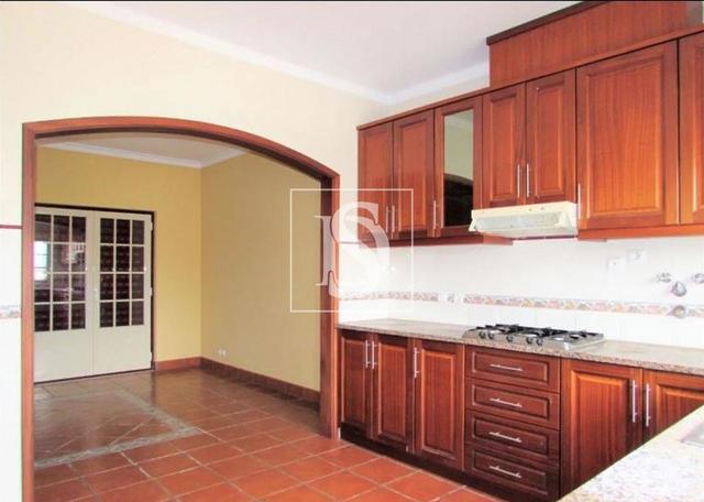 Moradia T5 em Alpiar�a