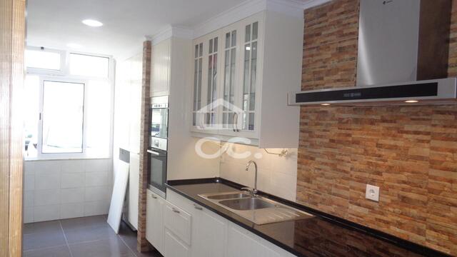 Apartamento T3 em Almada