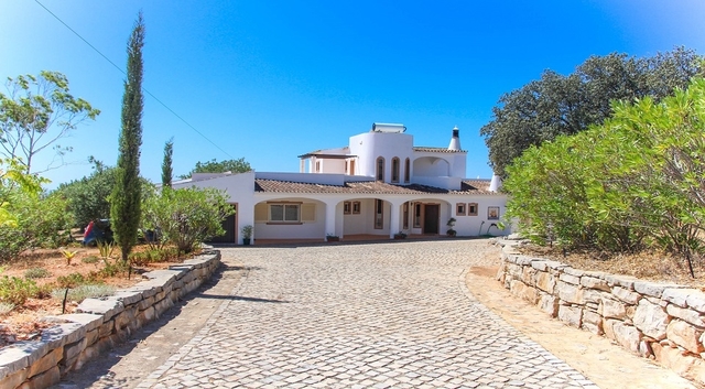 Moradia T5 em S�o Br�s de Alportel