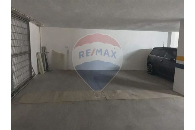 Garagem T0 em Setúbal